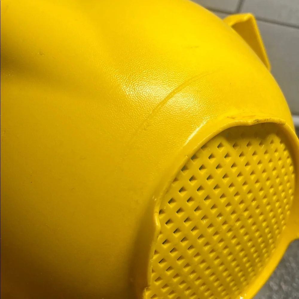 Vintage 8” Bright Yellow Strainer with Handle by Tupperware.  Good condition